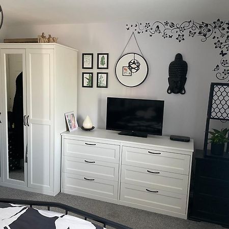 Cosy Home From Home With Private Bathroom - Free Parking Cardiff Extérieur photo